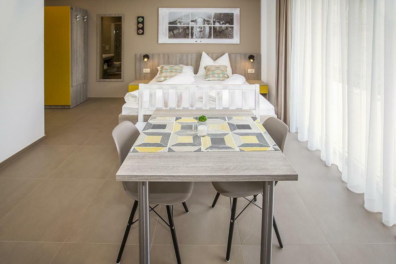 Capic Niko Apartment *